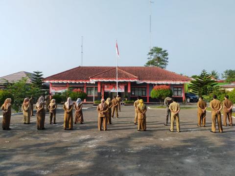 Senin, 10 Agustus 2020, Apel Senin di Halaman Kantor Kecamatan Cilimus