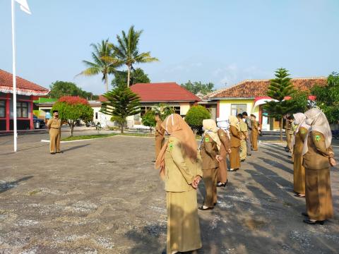 Senin, 10 Agustus 2020, Apel Senin di Halaman Kantor Kecamatan Cilimus